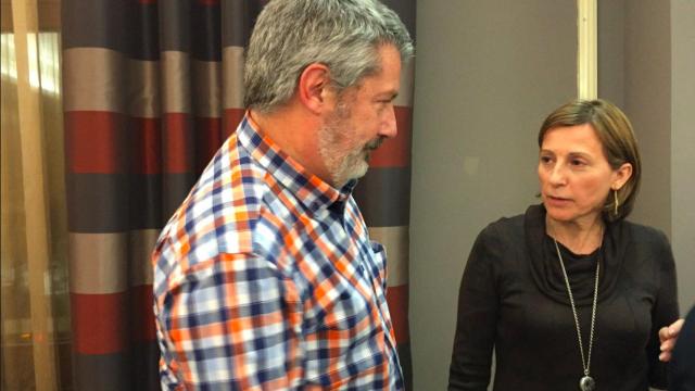 El dirigente de JxCat, Pere Grau, junto a Carme Forcadell