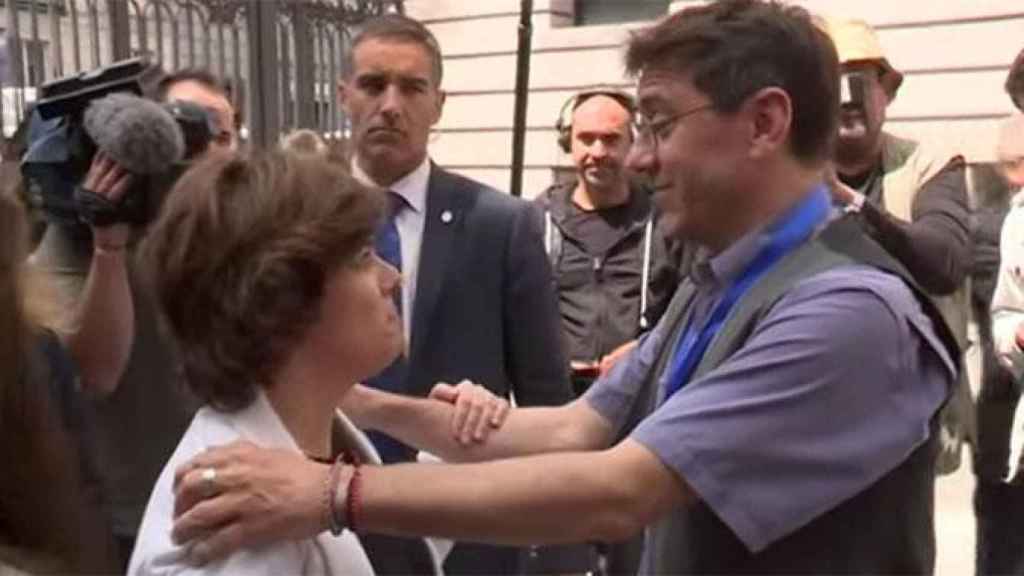 Los malos modales de Monedero con Sáenz de Santamaría