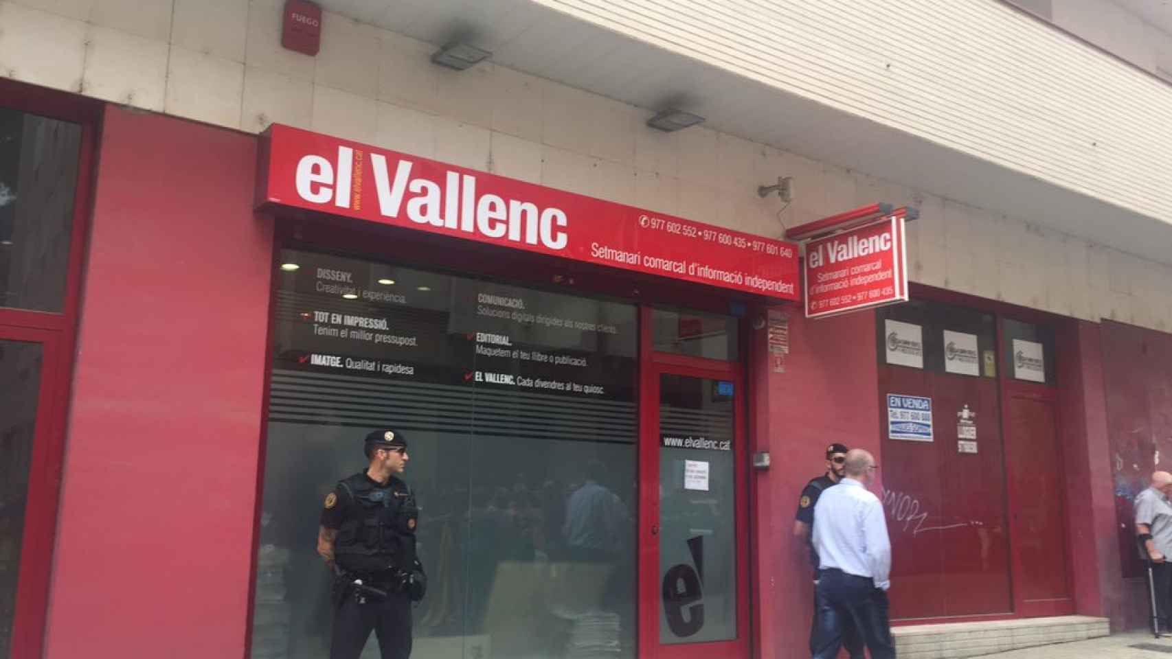 La Guardia Civil, apostada ante las oficinas del semanario