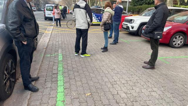Vecinos de la calle Perú, acorralan a los comunes en el pleno del distrito de Sant Martí en Barcelona / CEDIDA