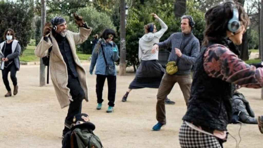 Una 'discoteca silenciosa' en el parque de la Ciutadella / TRIBU SILENTDISCO