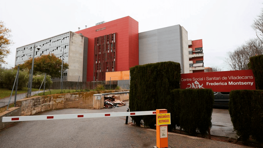 Imagen de archivo del centro sociosanitario Federica Montseny de Viladencans donde han fallecido 30 ancianos / EFE