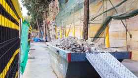 Obras de apuntalamiento en el cementerio de Montjuïc de Barcelona, donde se hundieron 144 sepulturas el año pasado / CG