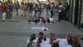 Manteros en el paseo de Gracia, imagen de archivo