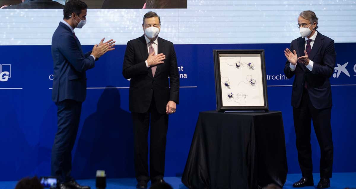 El presidente Pedro Sánchez, junto al primer ministro italiano, Mario Draghi, y el presidente del Círculo de Economía, Javier Faus / EP