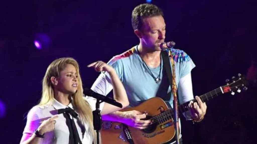 Shakira y Chris Martin en un momento de la actuación / CG