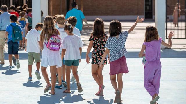 Imagen de archivo de un colegio con alumnas / EP