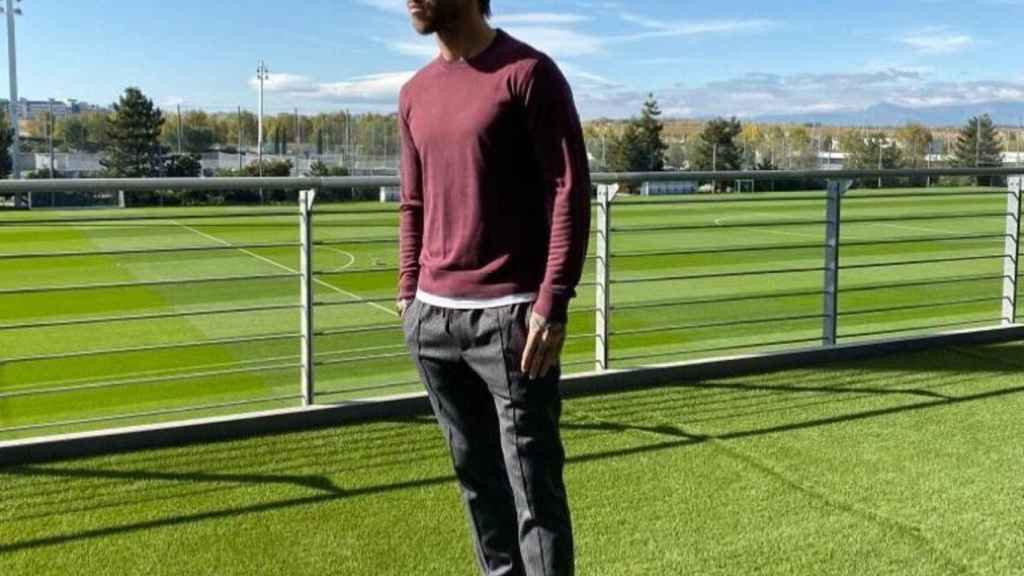 Sergio Ramos con boina en el campo de fútbol