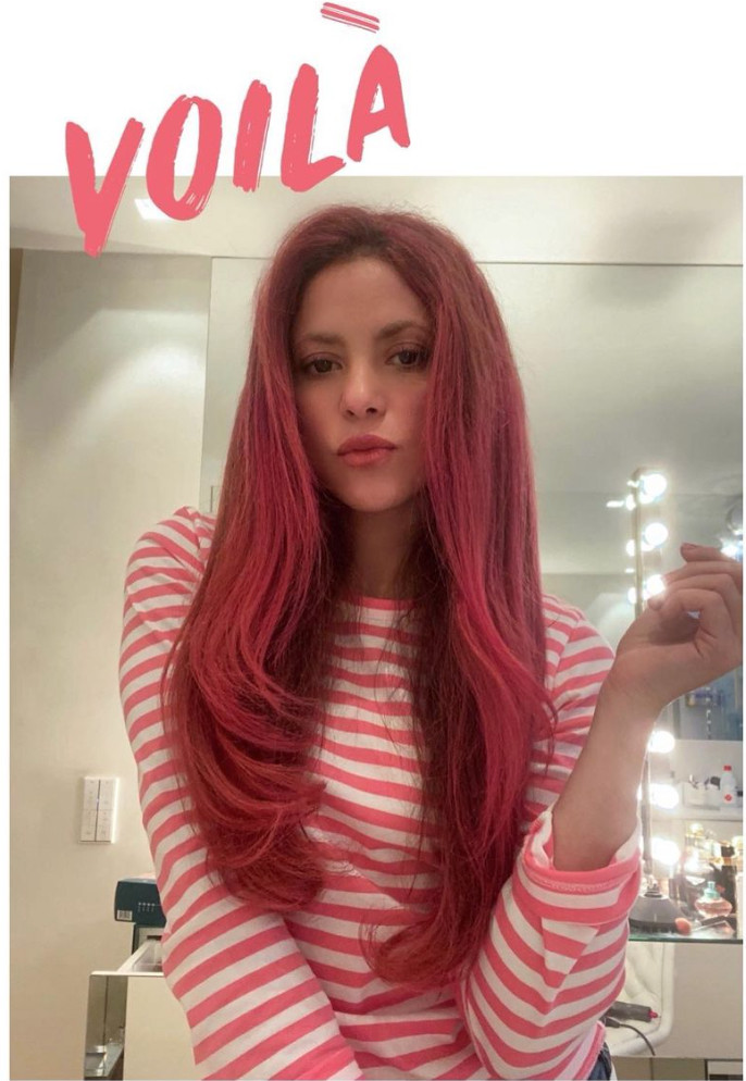 Shakira se cambia el color de pelo