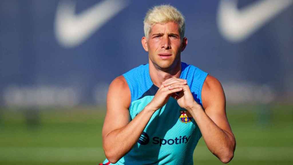 Sergi Roberto, con su nuevo look rubio platino / FCB