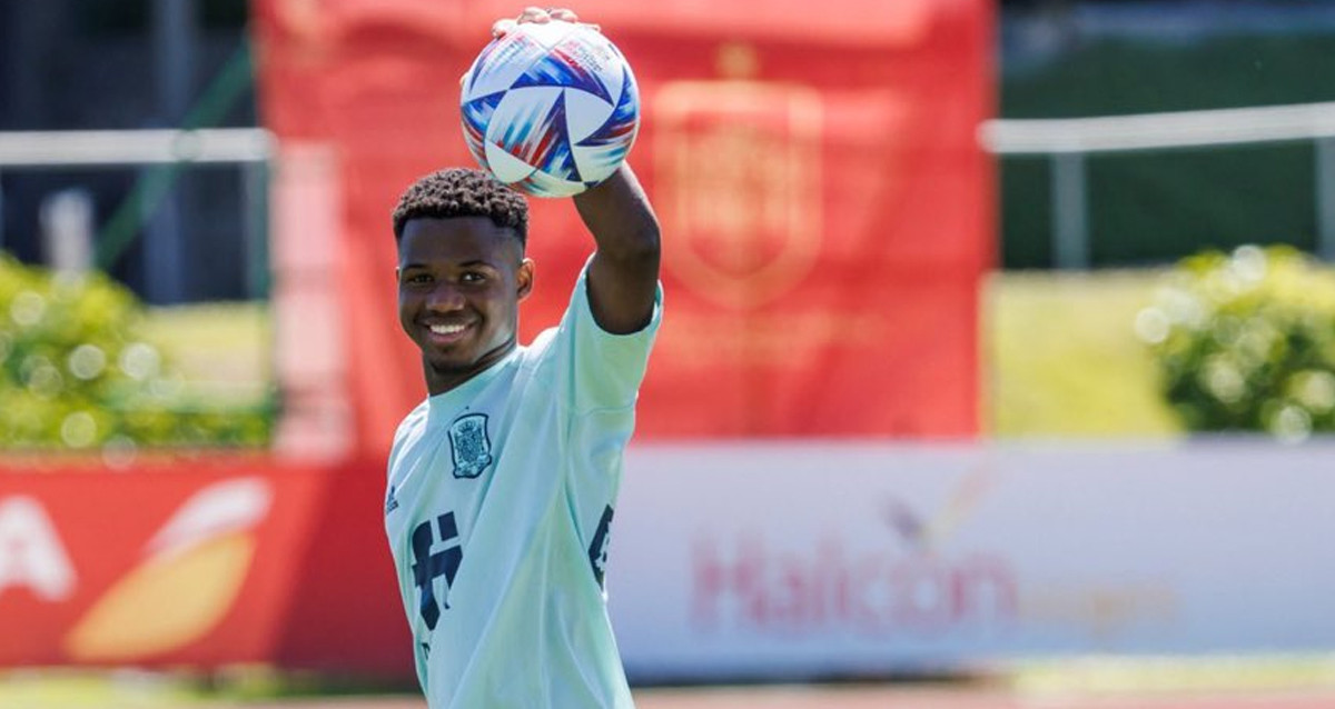 Ansu Fati, durante uno de los entrenamientos de la selección española / EFE