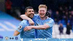 Agüero y De Bruyne celebrando uno de los goles contra el Everton / City