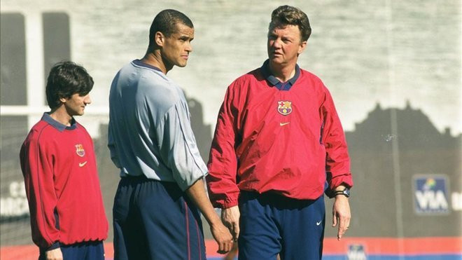 Rivaldo y Van Gaal en un entrenamiento del Barça / Twitter