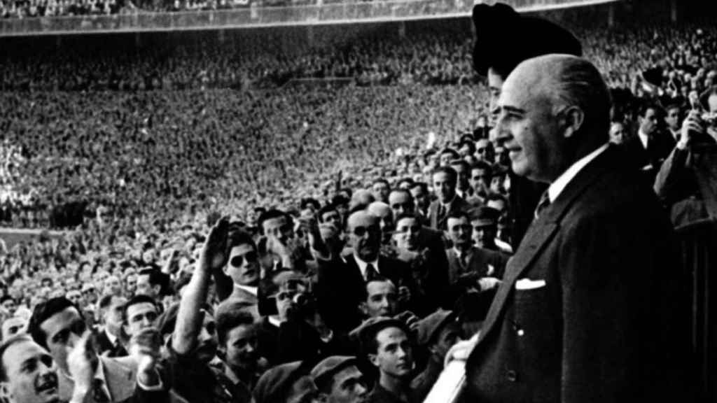 Franco, en el palco del Bernabéu / REDES