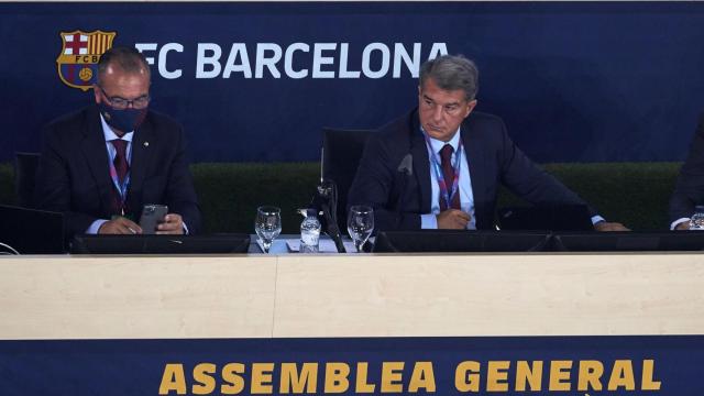 Laporta con Yuste en la Asamblea de compromisarios / EFE