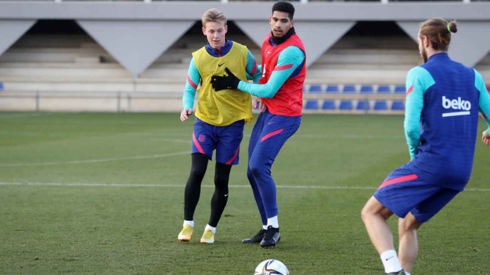 De Jong en un entrenamiento con el FC Barcelona / FC Barcelona