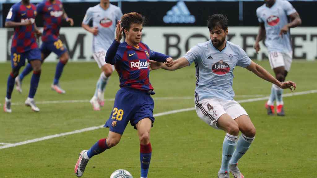 Riqui Puig, en una acción contra el Celta | EFE