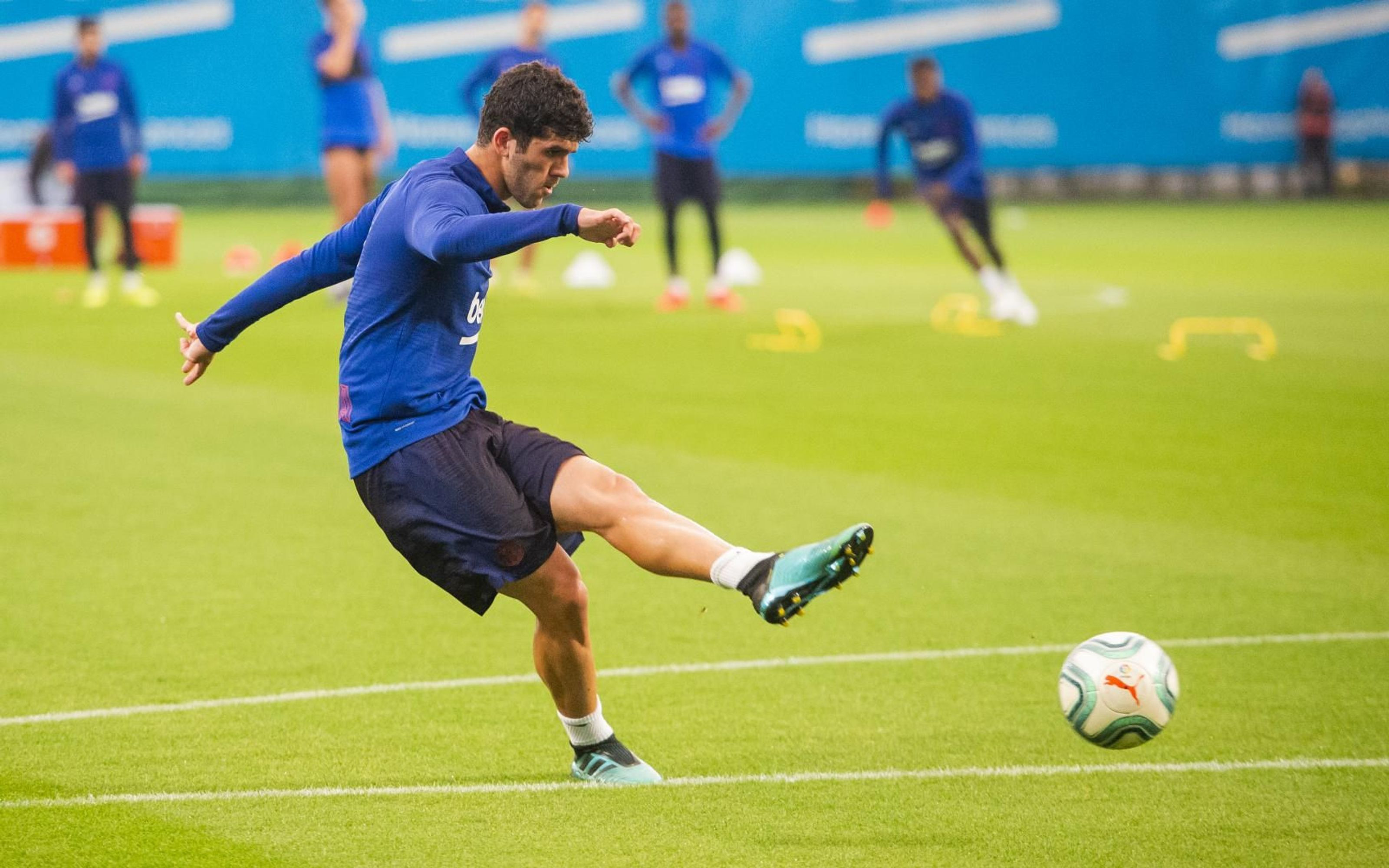 Carles Aleñá entrenando con el Barça en la previa de un partido / FC Barcelona