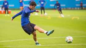 Carles Aleñá entrenando con el Barça en la previa de un partido / FC Barcelona