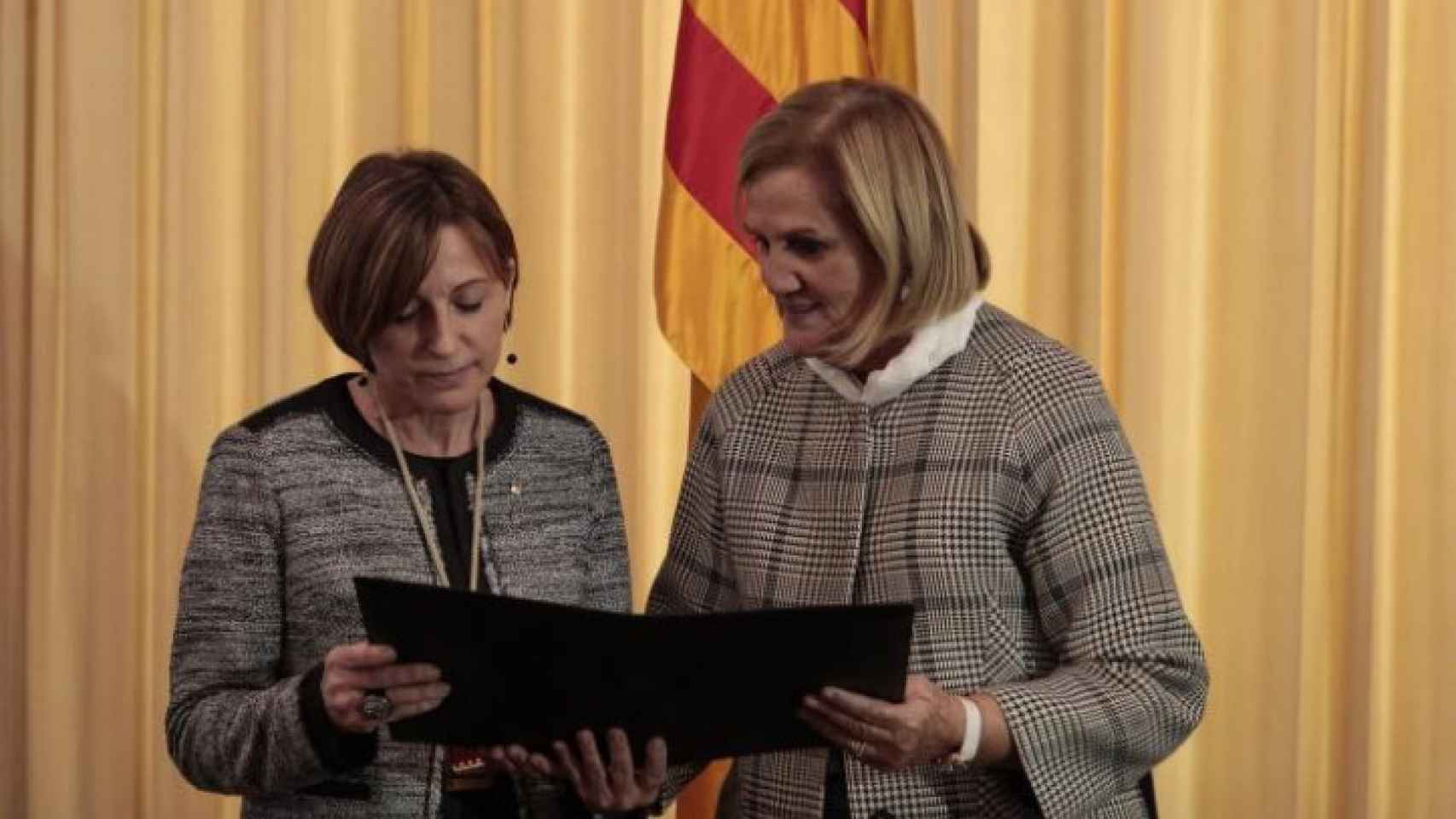 Carme Forcadell y Núria de Gisbert en una foto de archivo