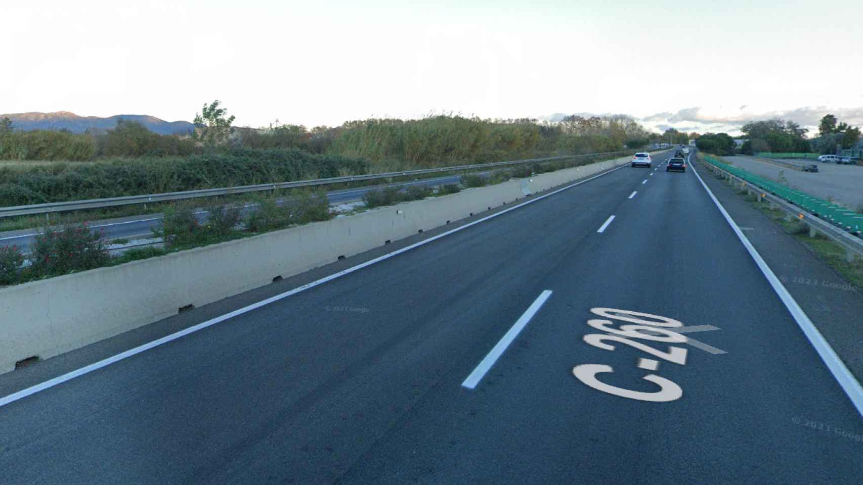 C-260 a su paso por Castelló d'Empuries (Girona), donde han detenido a un conductor borracho, drogado y sin puntos que intentó atropellar a un policía / GOOGLE STREET VEW