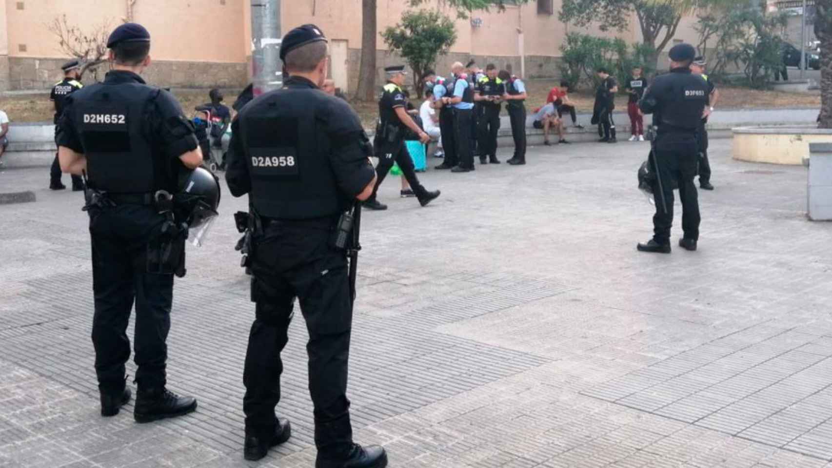 Imagen del operativo de Mossos d'Esquadra en el barrio de La Florida de L'Hospitalet / CME