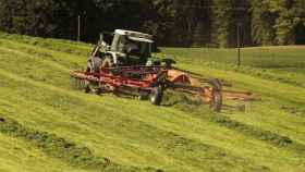 Un tractor en un campo agrícola / PIXABAY