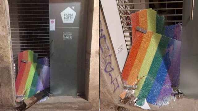 Puerta destrozada del Espai LGTBI de Girona / OBSERVATORI CONTRA L'HOMOFOBIA