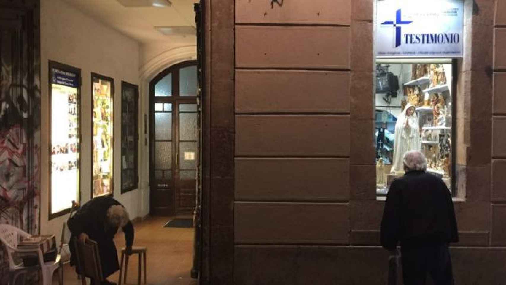 Fachada de la vivienda en la que habitan las 12 hermanas de Asociación Lumen Dei en la calle Xuclà de Barcelona.