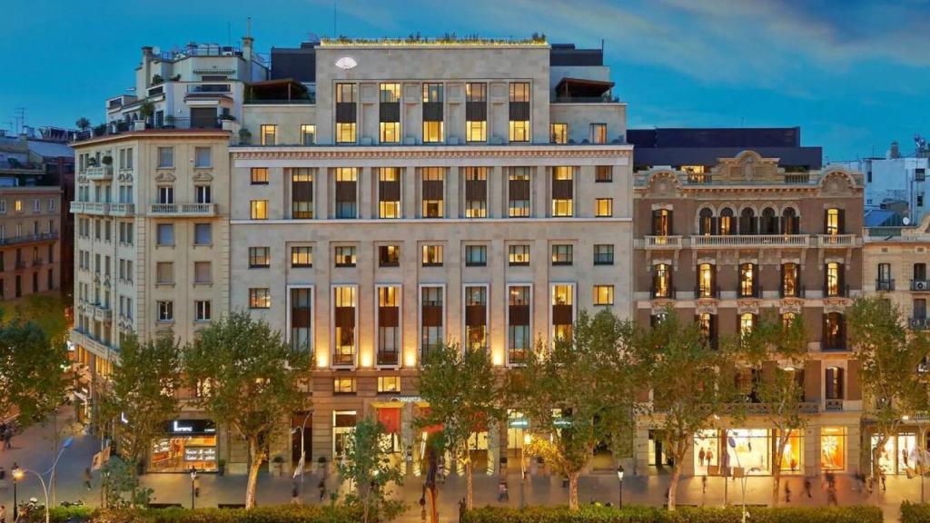 Imagen nocturna del Hotel Mandarín Barcelona