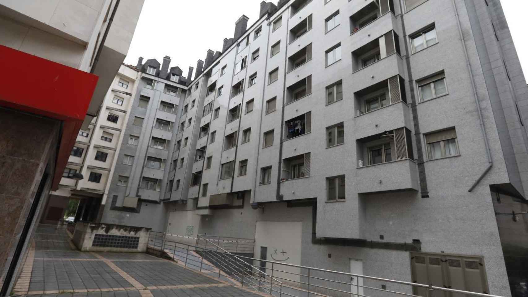 Mueren dos niñas al precipitarse por una ventana en Oviedo