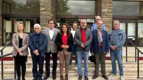 La 'consellera' de la Presidencia de la Generalitat, Laura Vilagrà, junto a los participantes del encuentro institucional en el ayuntamiento de Elna (Francia) / GOVERN