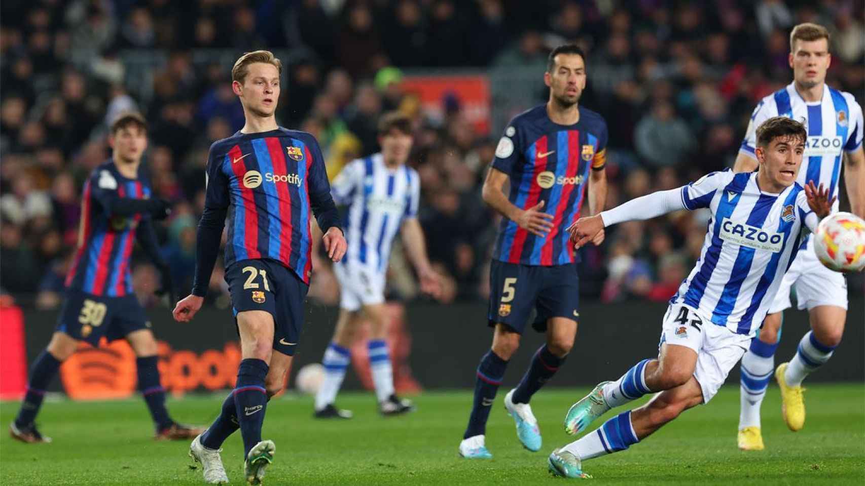 Frenkie de Jong y Sergio Busquets, durante un partido contra la Real Sociedad