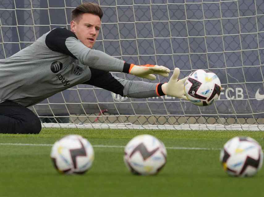 Ter Stegen, durante un entrenamiento con el FC Barcelona en la Ciutat Esportiva / EFE