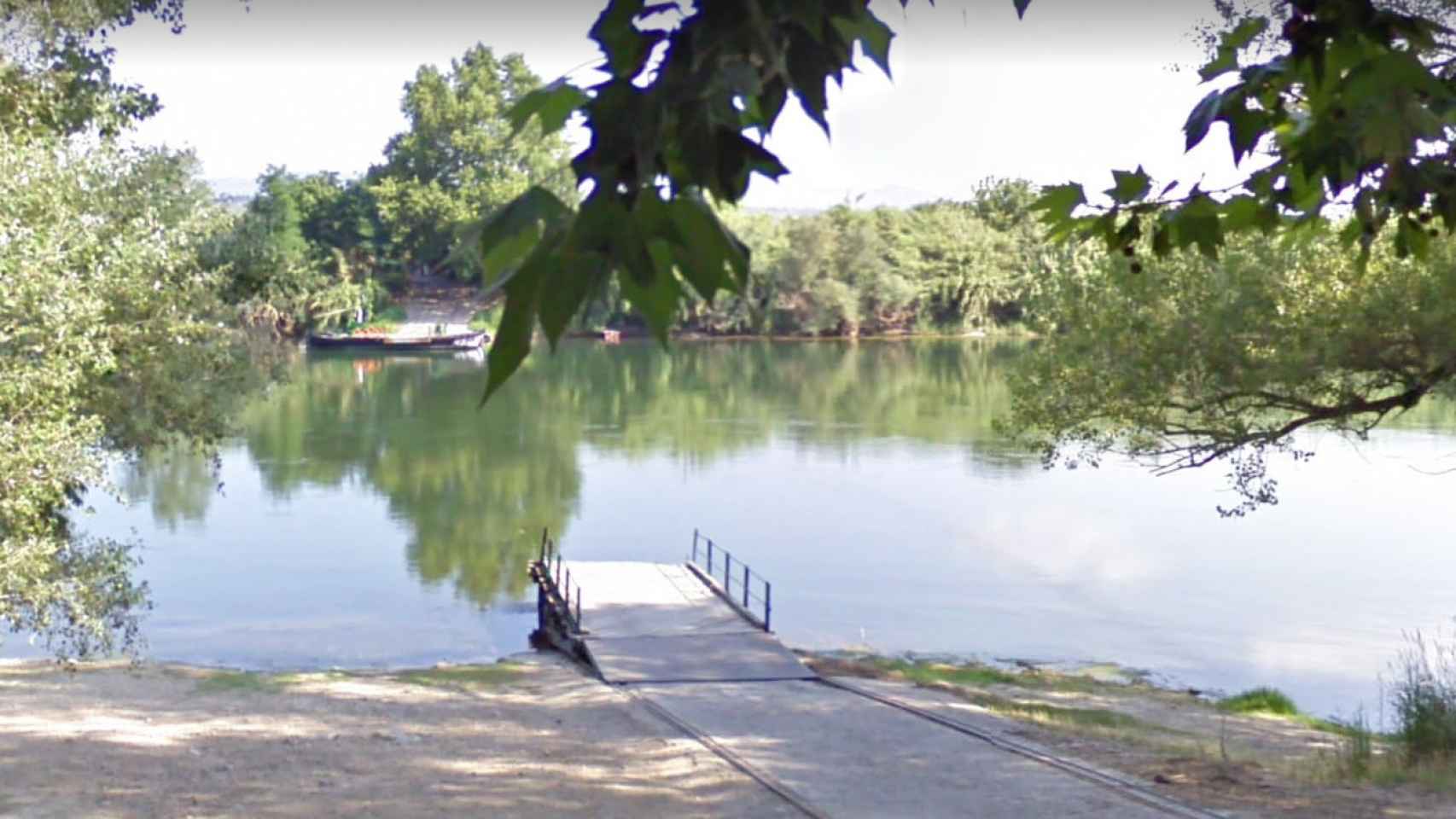 El transbordador fluvial de Miravet