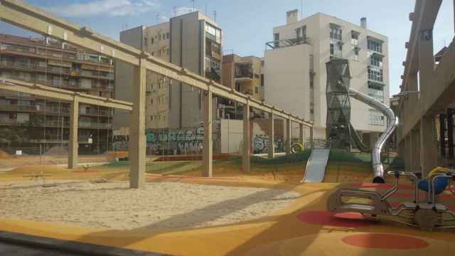 La nueva área de juego infantil de Can Batlló en Sants-Montjuïc
