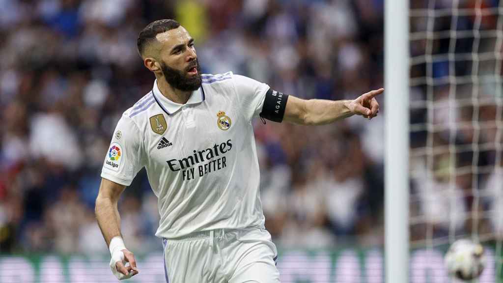 Benzema festeja su gol anotado en el triunfo del Real Madrid contra el Rayo / EFE