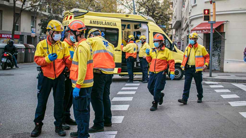 Sanitarios del SEM, durante un despliegue