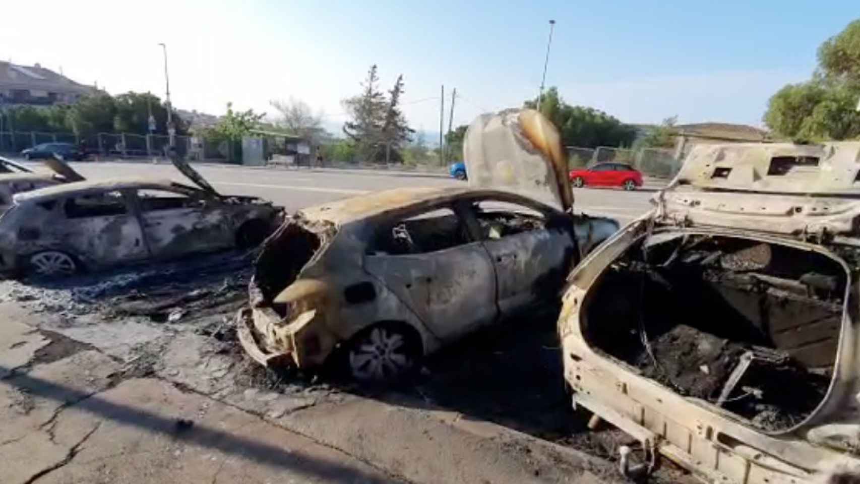 Seis coches calcinados por los pirómanos en Mataró