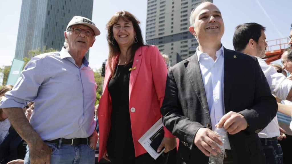 El alcaldable por Barcelona Xavier Trías (i), la presidenta de JxCat, Laura Borràs (d), y el secretario general, Jordi Turull (d), en Barcelona