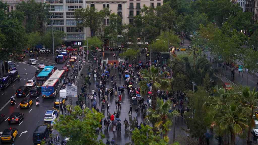 Inicio de la protesta  a favor de Desokupa en Plaza Universitat