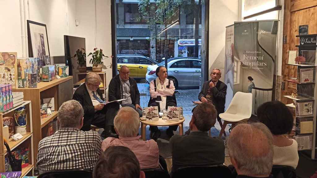 Joan-Francesc Pont, Jaume Reixach, Jacinto Soler Padró y Amador Ferrer durante la presentación de 'S.O.S Eixample'