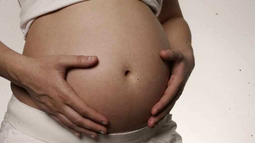 Barriga de una mujer embarazada