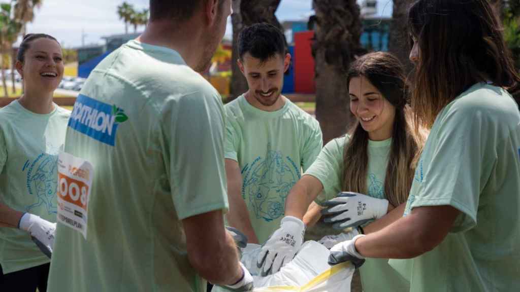 Jóvenes voluntarios de Decathlon