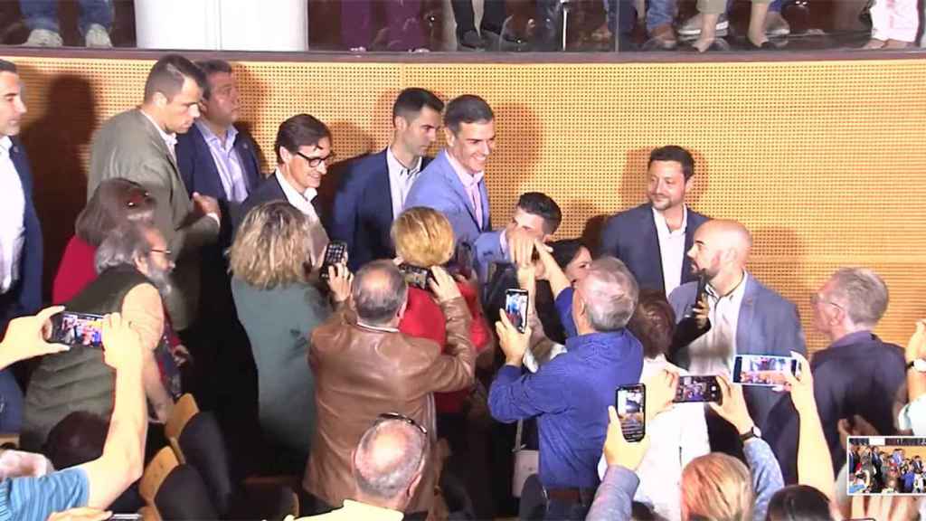 Pedro Sánchez junto a Salvador Illa y Rubén Viñuales, en un mitin en Tarragona