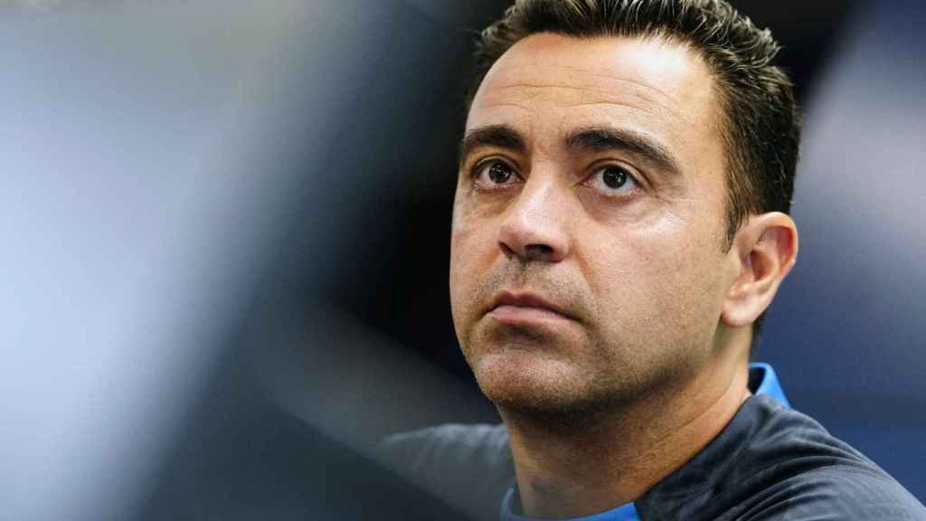 Xavi Hernández, compareciendo ante los medios en una rueda de prensa / EFE