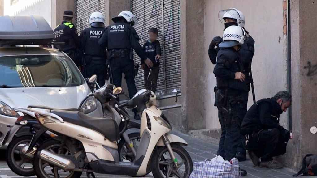 La UREP de Guardia Urbana, los antidisturbios, practicando detenciones