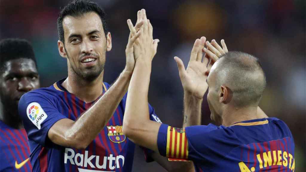 Andrés Iniesta y Sergio Busquets, durante un partido con la camiseta del Barça / REDES