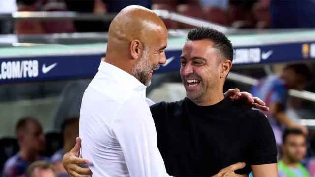 Xavi Hernández y Pep Guardiola, sonrientes en el Camp Nou / REDES