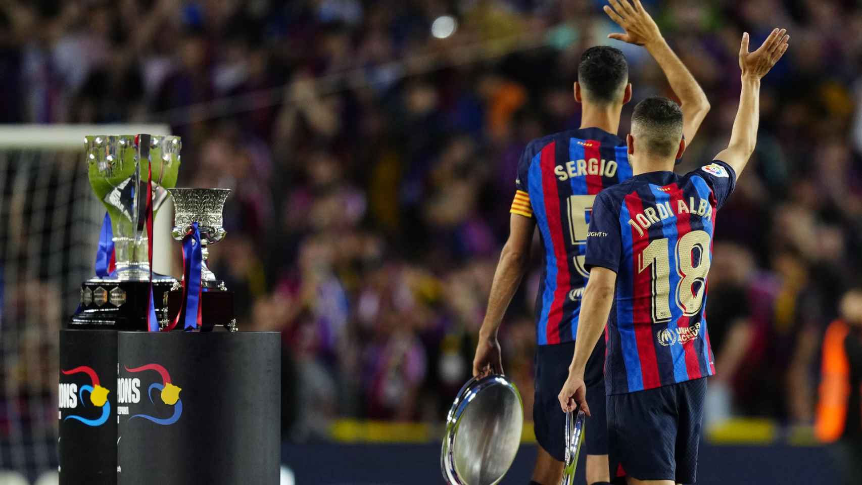 Busquets y Alba, como Iniesta, Xavi o Puyol: hay que saber salir del Barça / EFE